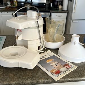 Sunpentown Multi-Function Mill Mixer and Juice Extractor